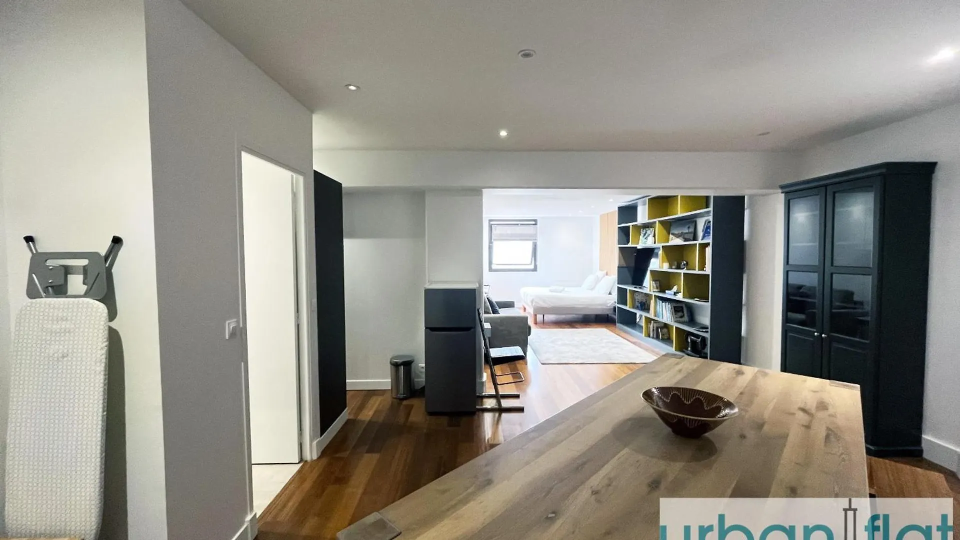 Urban Flat 168 - Spacious 1-bedroom In *