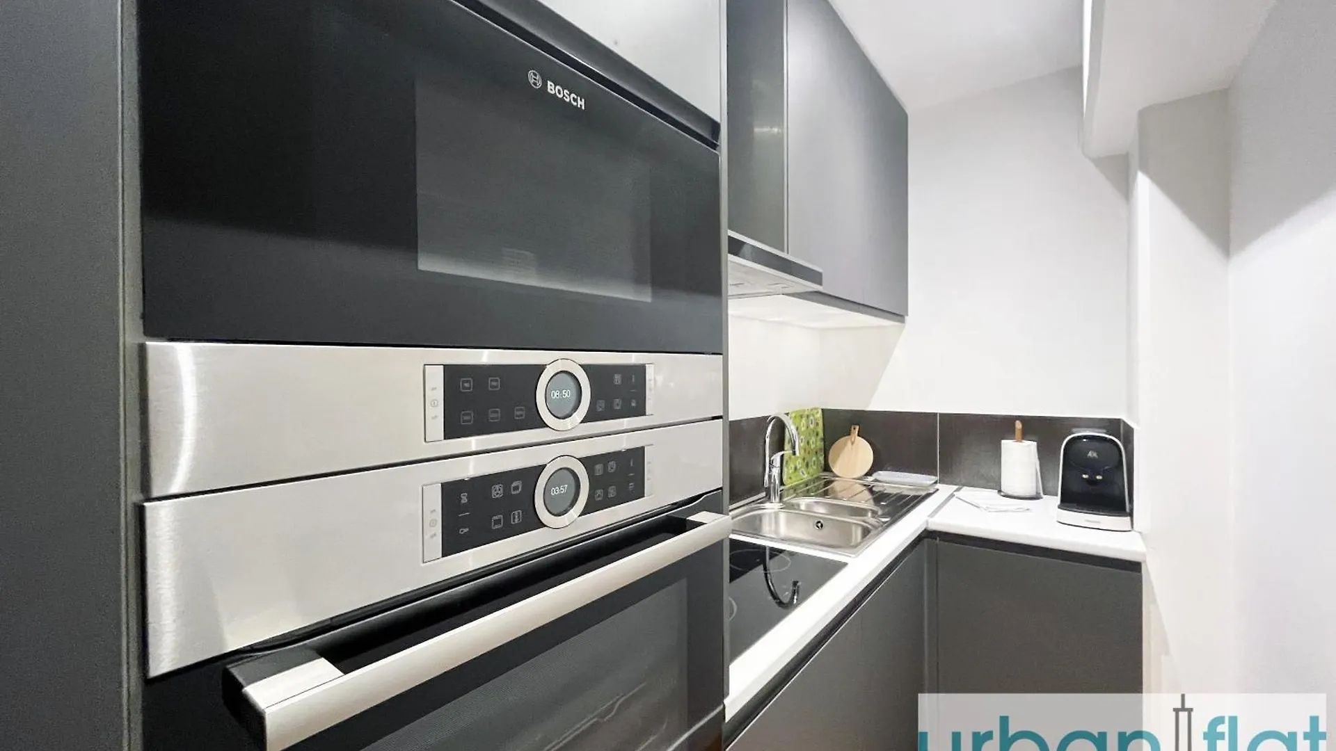 Urban Flat 168 - Spacious 1-bedroom In Paris