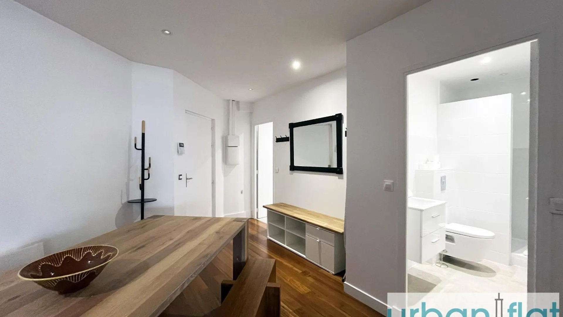 Urban Flat 168 - Spacious 1-bedroom In