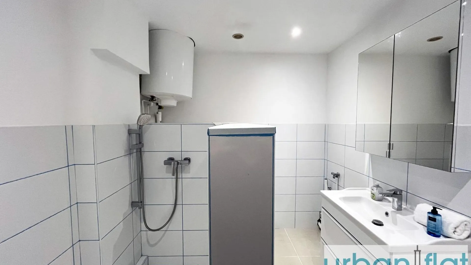 Apartment Urban Flat 168 - Spacious 1-bedroom In *